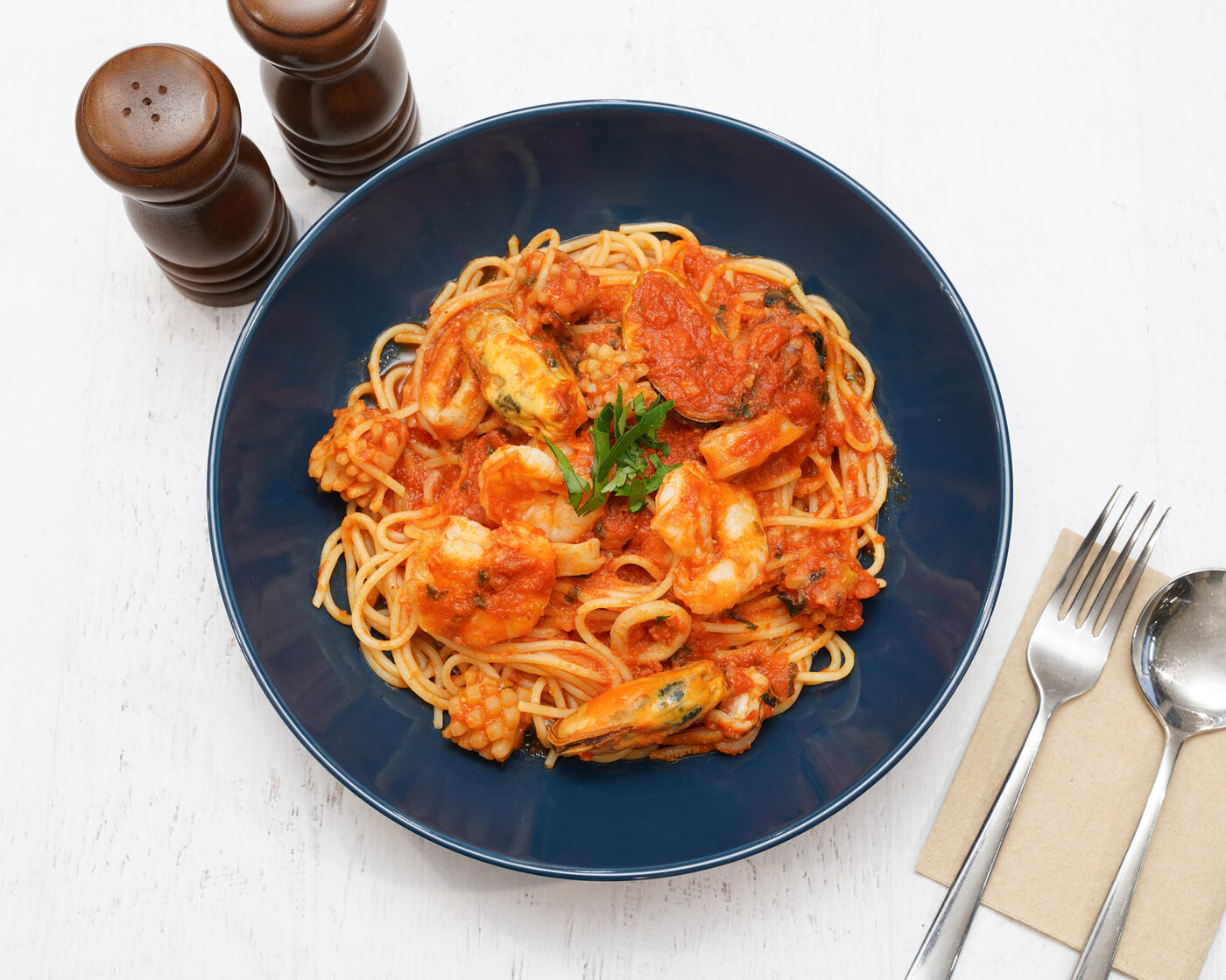 Spaghetti marinara with prawns, mussels and calamari